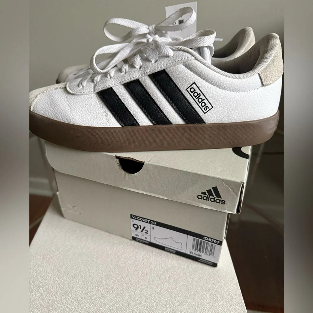 Adidas VL Court 3.0 Sneakers White Black Gum Sole Unisex Women’s 9.5 / Men’s 8